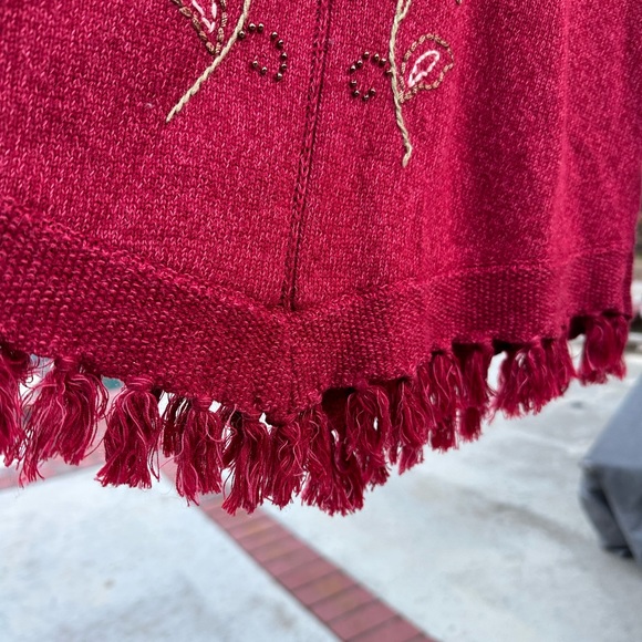 VINTAGE Alfred Dunner Embroidered Turtleneck Sweater in Maroon - Picture 7 of 9